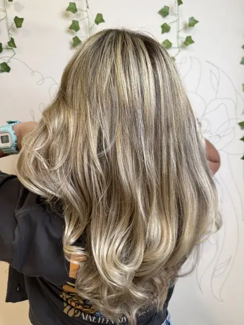 Coloration blond platine