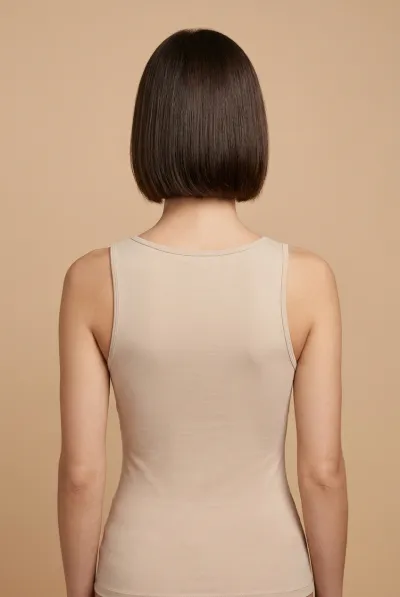 Cheveux courts, vus de dos